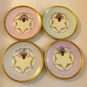 4 beautiful vintage/antique dessert plates.